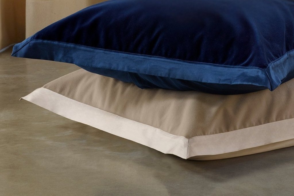 Amalia Cirrus Velvet Cushion Cover Amalia Cirrus Velvet Cushion Cover