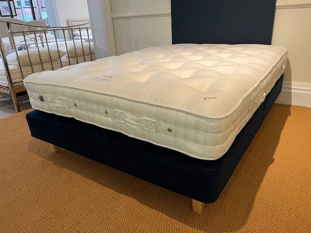 Vispring Elite Mattress & Shallow Divan - King Size - Ex Display.