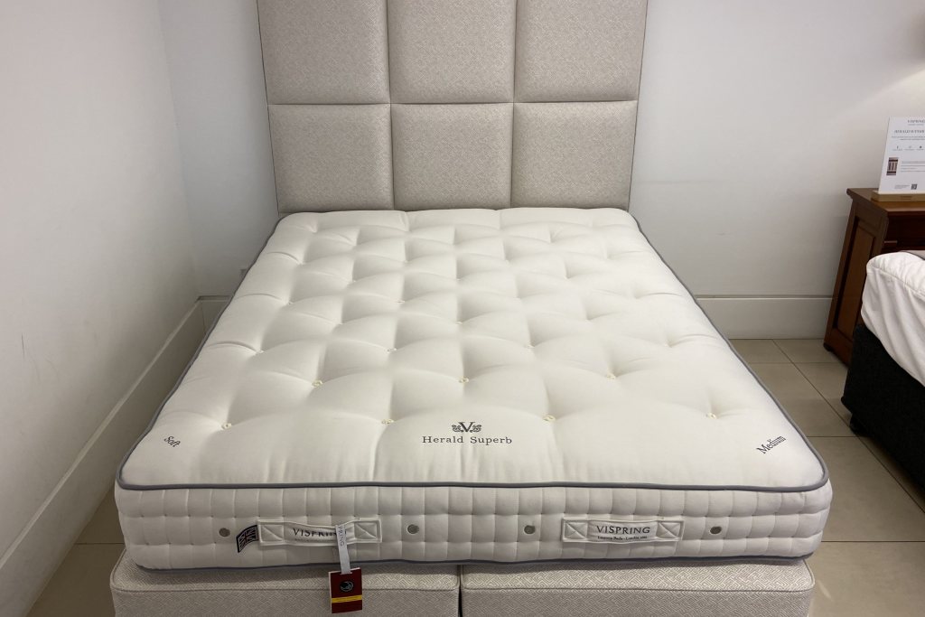 Vispring Europa Ottoman/Herald Superb Mattress - King Size - Ex Display. Vispring Europa Ottoman/Herald Superb Mattress - King Size - Ex Display.