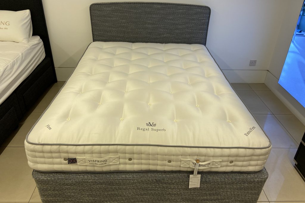 Vispring Regal Superb Draw Divan Set - King Size - Ex Display. Vispring Regal Superb Draw Divan Set - King Size - Ex Display.