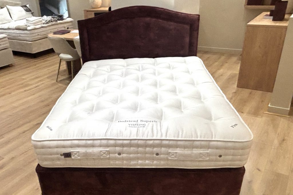 Vispring Bedstead Superb Divan Set - King Size - Ex Display. Vispring Bedstead Superb Divan Set - King Size - Ex Display.