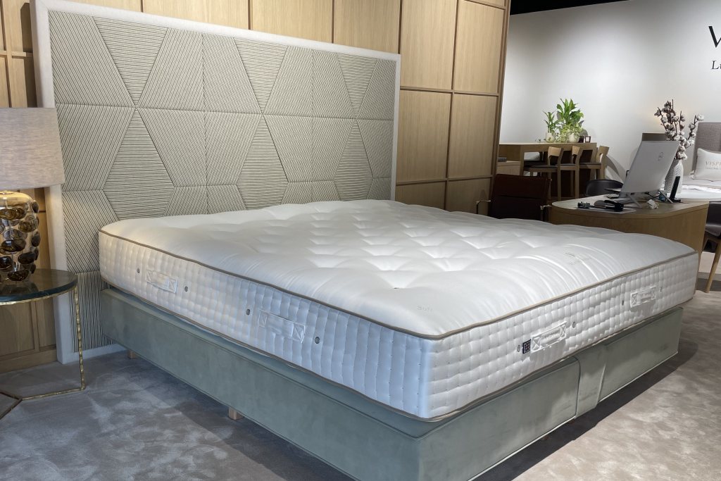 Vispring Magnificence Divan Set - Large Emperor - Ex Display. Vispring Magnificence Divan Set - Large Emperor - Ex Display.