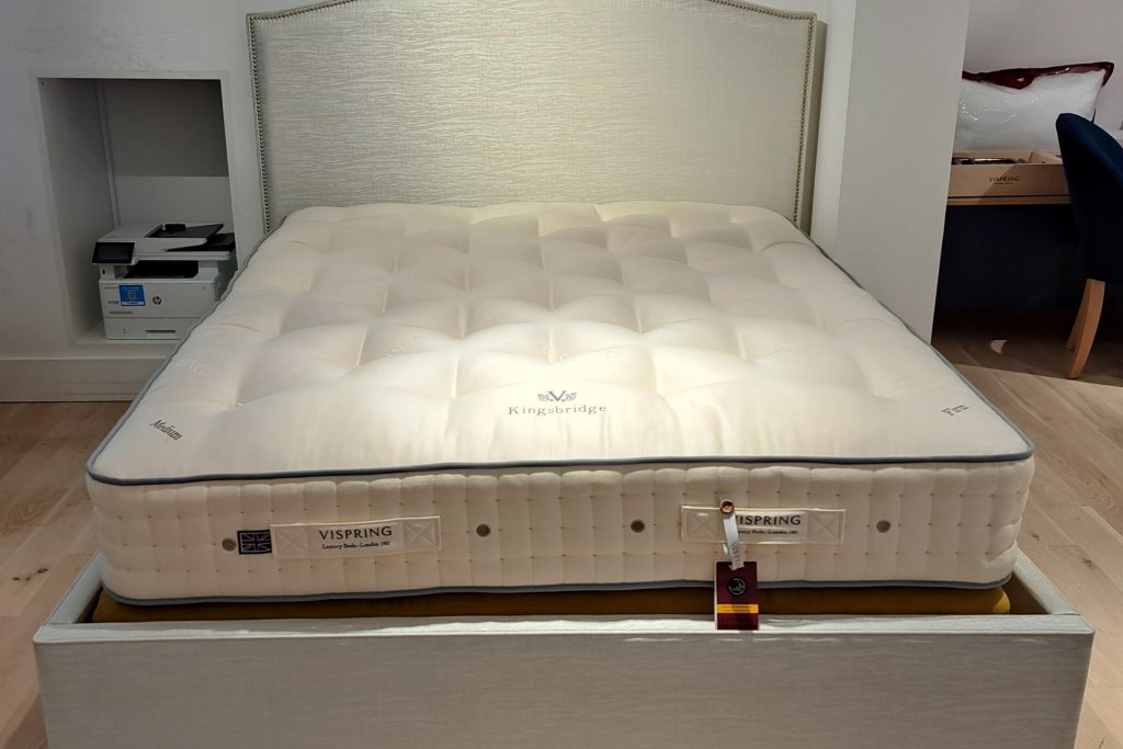 Richmond Bedstead & Vispring Kingsbridge Divan Set - King Size - Ex Display. Richmond Bedstead & Vispring Kingsbridge Divan Set - King Size - Ex Display.