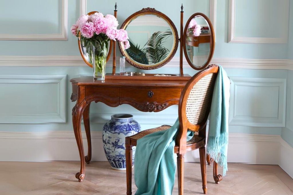 Louis Xv Dressing Table