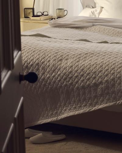 The finest Egyptian Cotton™, woven through 100 years of heritage and enduring elegance. The Suave Q... The finest Egyptian Cotton™, woven through 100 years of heritage and enduring elegance. The Suave Q...